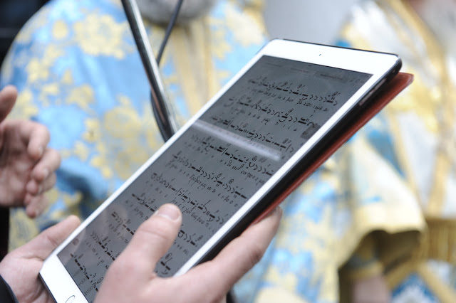 Το Φανάρι απαγορεύει τη χρήση ηλεκτρονικών συσκευών στη Λατρεία