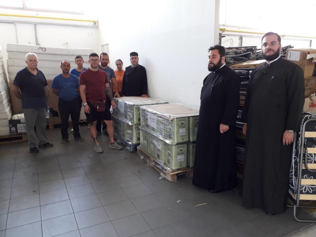 Ι.Μ.Κηφισίας: Συνεχίζεται η διανομή ανθρωπιστικής βοήθειας στο Μάτι