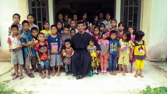 Οι ορθόδοξοι ιερείς της Ινδονησίας δεν έχουν κανονικούς μισθούς