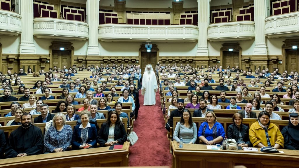 Ο Πατριάρχης Δανιήλ με Ρουμάνους θεολόγους