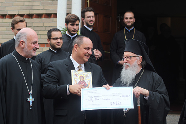 Περπάτησε 220 μίλια για το Ελληνοορθόδοξο Κολέγιο