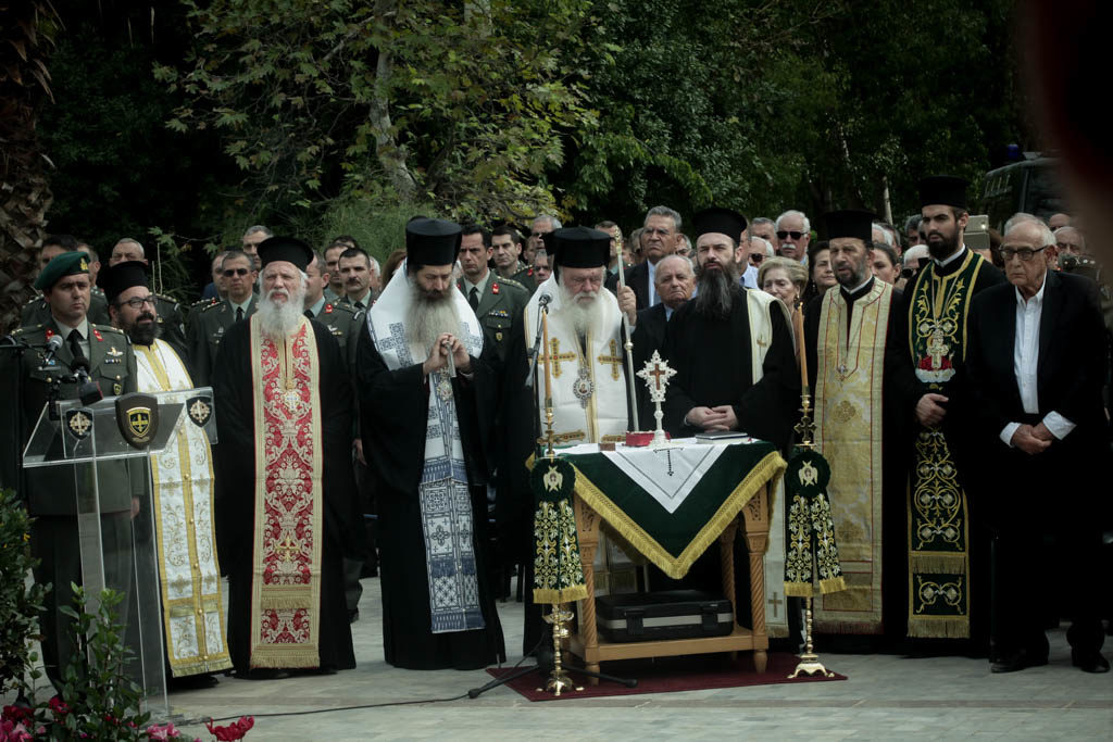 Επιμνημόσυνη δέηση στο μνημείο του “Ιερού Λόχου” από τον Αρχιεπίσκοπο