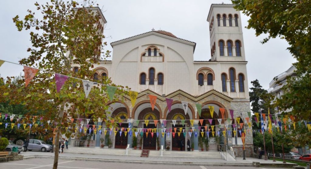 Παρακλήσεις στα παρεκκλήσια της Λάρισας