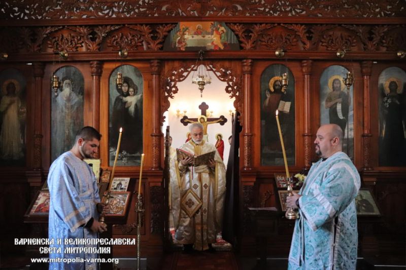 Божествена света Литургия и храмов празник на храм “Свети Климент Охридски”