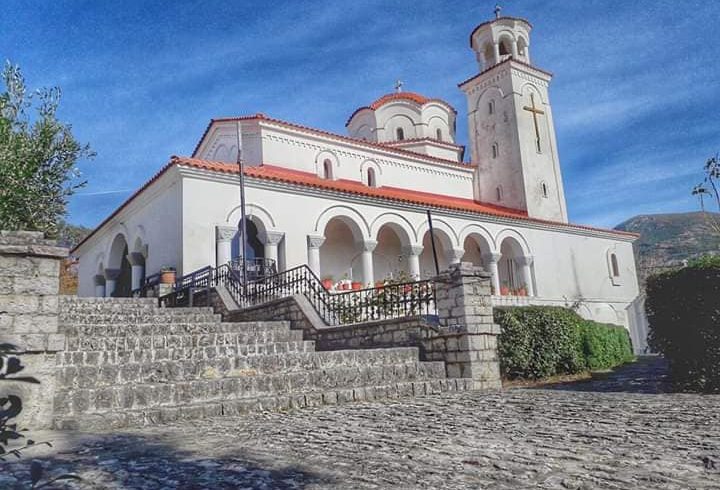 Peticion znj. Kumbaro: Ndaloni përdhosjen e Kishave të Shenjta