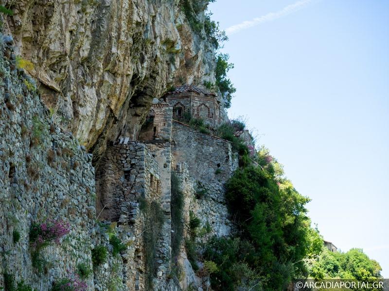 Ιερά Μονή Φιλοσόφου Γορτυνίας: “Το κρυφό σχολειό”