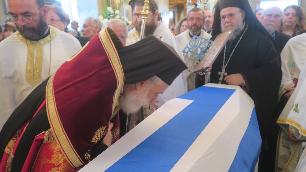 Ο Σύρου Δωρόθεος στην Εξόδιο του πρ. Δημάρχου ‘Ανδρου