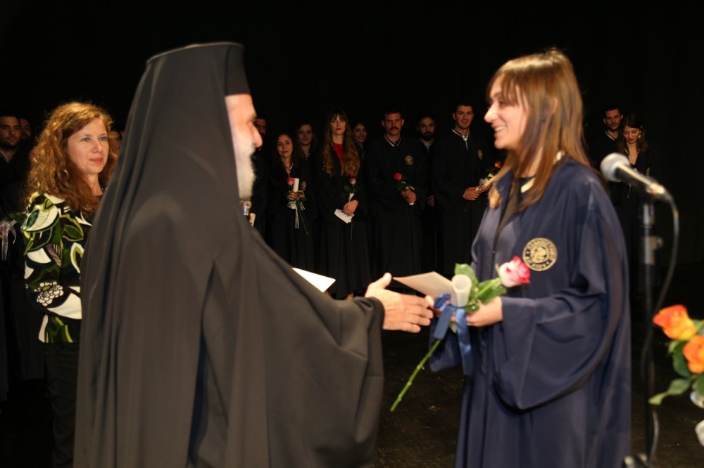 Σε τελετή αποφοίτησης ο Μητροπολίτης Σύρου κ. Δωρόθεος