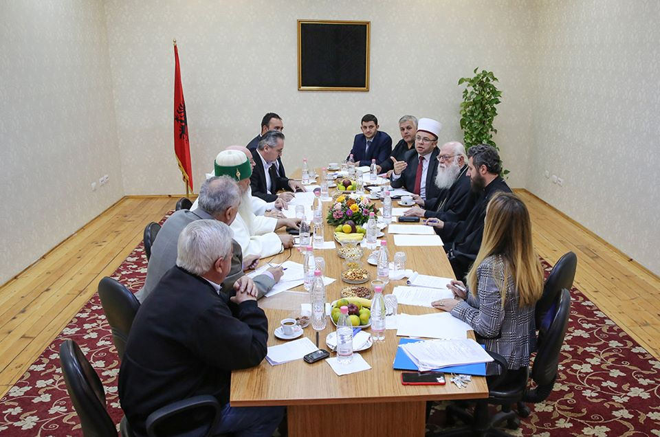 MBLIDHET PRESIDENCA E KESHILLIT NDERFETAR TE SHQIPERISE