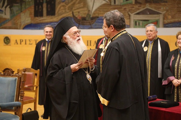Kryepiskopi Anastas nderohet me “Aristototeli i artë” nga Universiteti i Selanikut