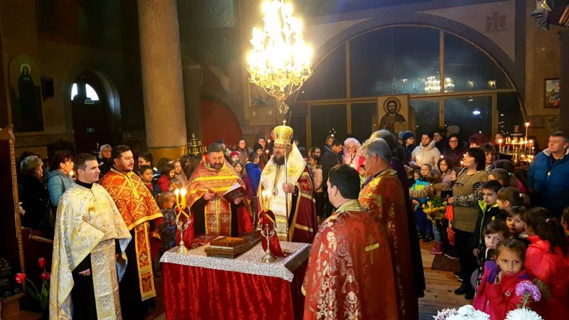 Молебен за децата отслужи Врачанският митрополит Григорий