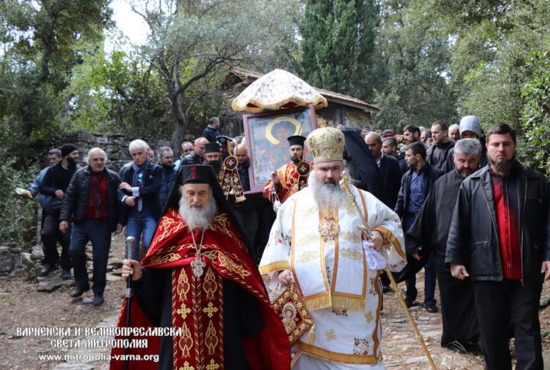 Фоторепортаж от посещението на Варненския и Великопреславски митрополит Йоан за есенния празник на Зографския манастир
