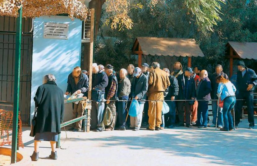 Κοινωνία συσσιτίων : Οι Έλληνες στις ουρές για φαγητό
