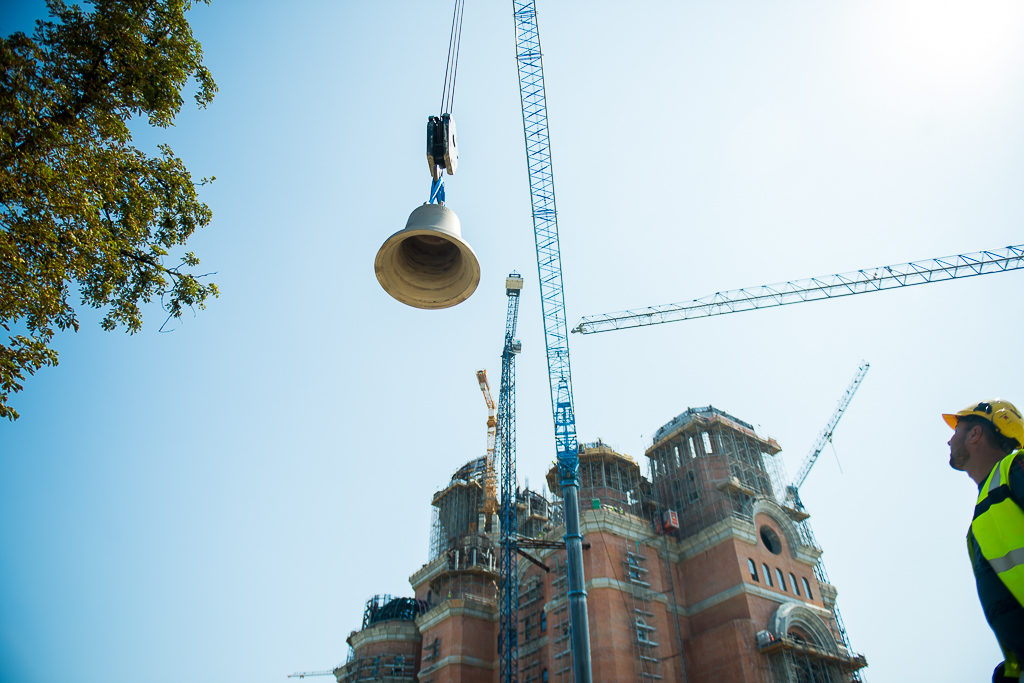 Romanian People’s Salvation Cathedral’s largest bell installed on metallic headstock (video)