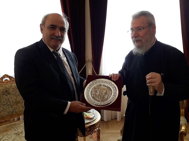 Ο Υφ. Εξωτερικών Μ. Μπόλαρης στον Αρχιεπίσκοπο Κύπρου