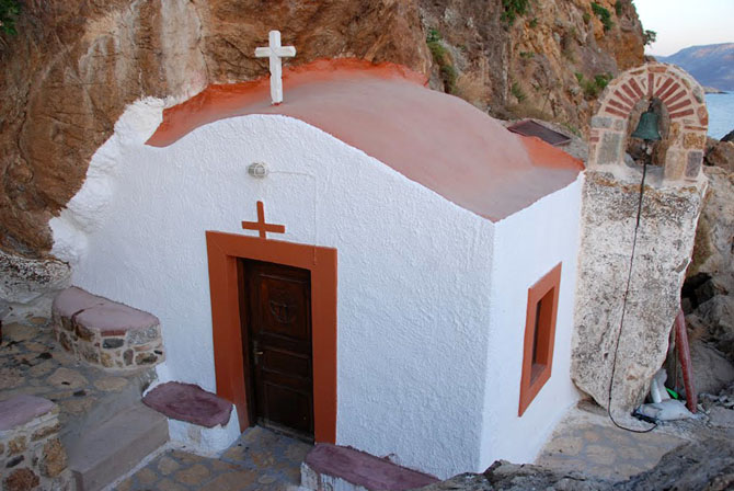 Κραυγή αγωνίας από τους ακρίτες ιερείς