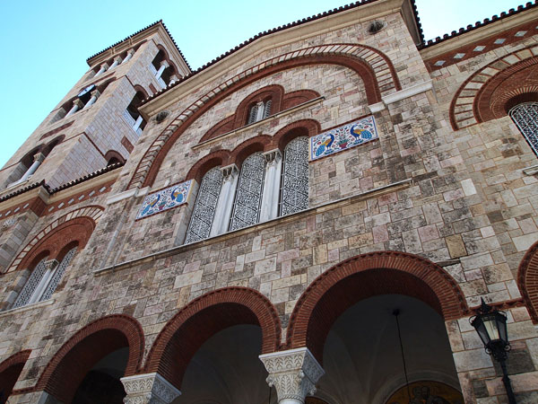 Πανηγυρίζει το Ιερό Παρεκκλήσιο της Αγ. Τριάδος Πειραιώς