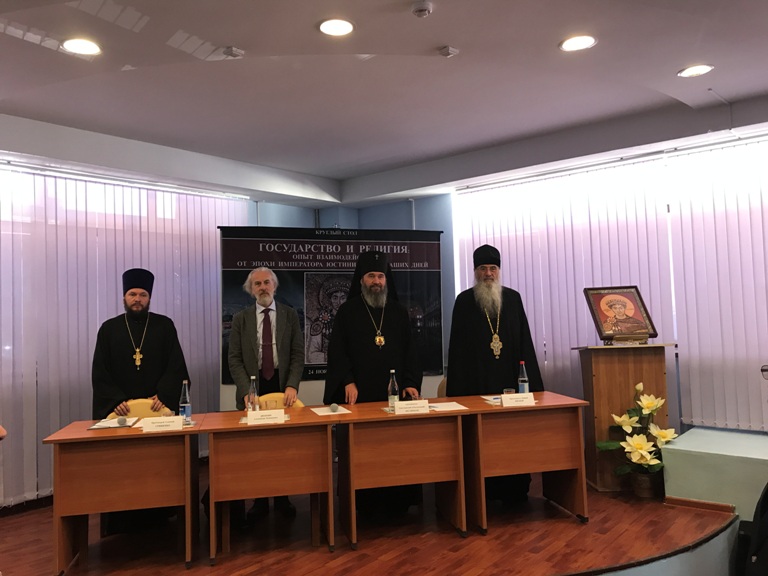 На круглом столе в Элисте рассмотрели антиканонические действия Константинопольского Патриархата в исторической ретроспективе