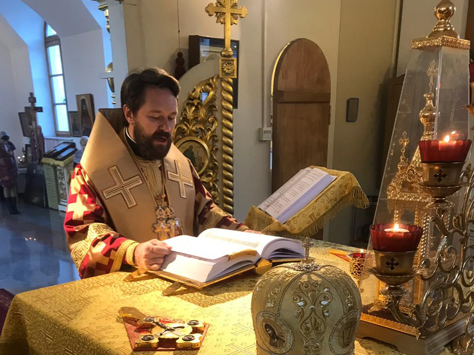 Митрополит Иларион совершил Божественную литургию в Успенском храме в Пекине