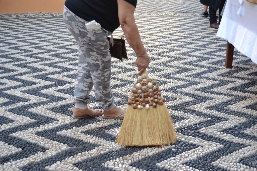 ΑΠΟΣΤΟΛΗ “Ορθοδοξία”: Οι σκούπες του Πανορμίτη σαρώνουν τις ασθένειες