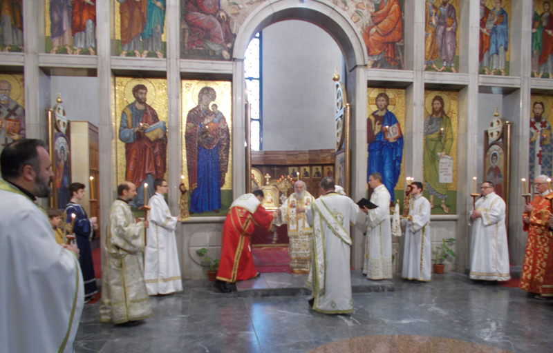 Патријарх Иринеј: Библија да нам буде “настољнаја књига”