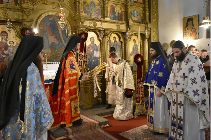 Митрополит Антоний възглави празничната св. Литургия за празника Въведение Богородично в Софийската Семинария