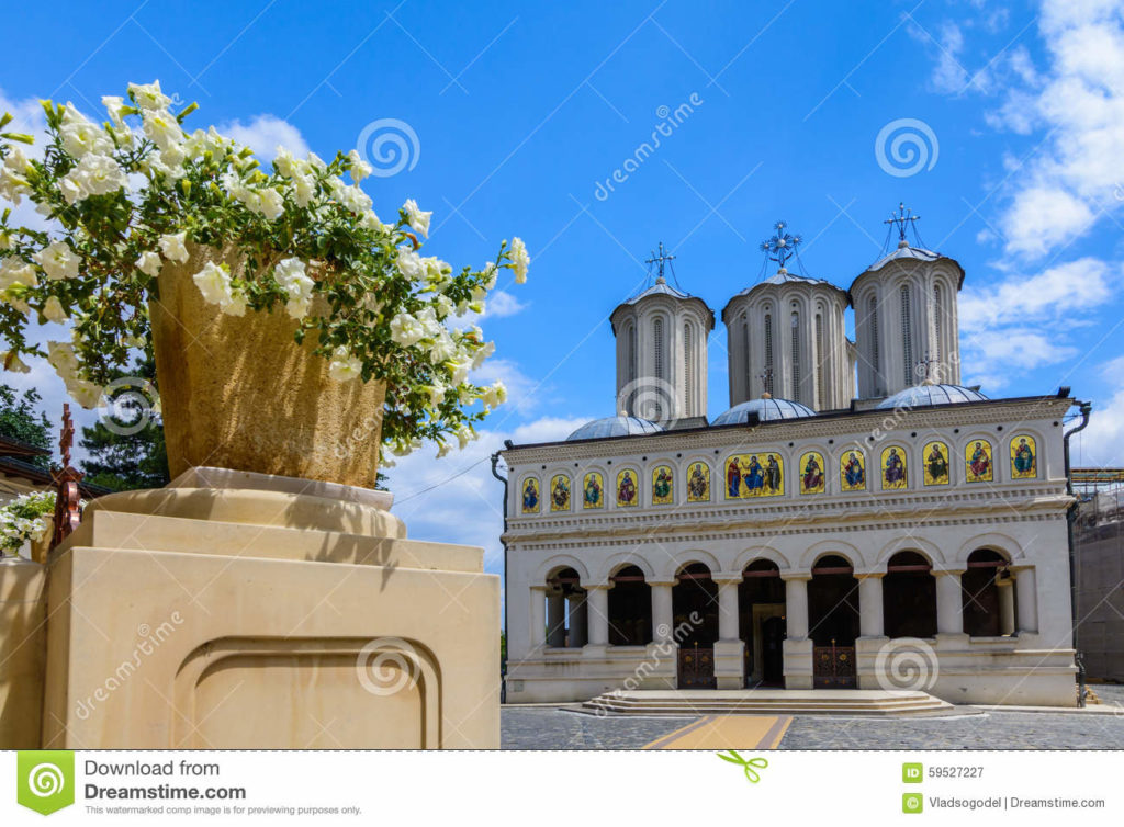 Λίγες ώρες πριν τα Θυρανοίξια του Καθεδρικού ναού της Ρουμανίας