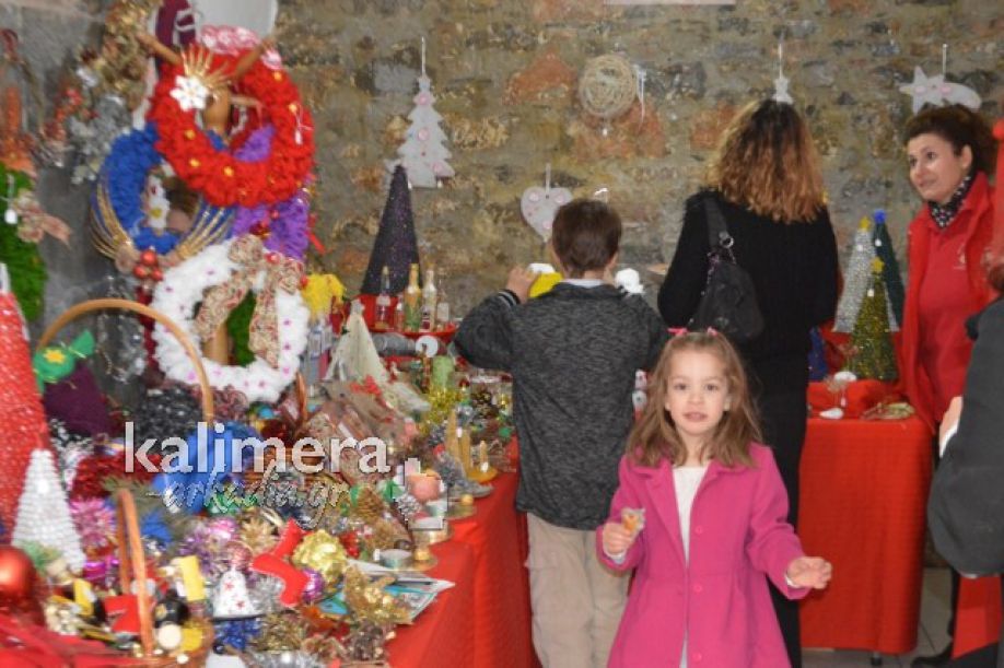 Χριστουγενιάτικη εορτοαγορά από τα κατηχητικά της Καρδίτσας