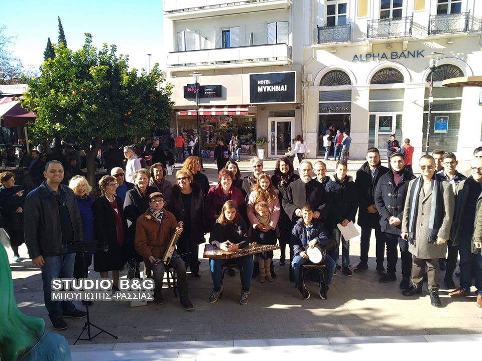 Παραδοσιακά κάλαντα στον πρόεδρο του ΙΣΚΕ π. Γεώργιο Σελλή