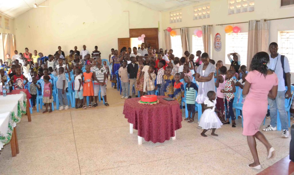 Celebrating Christmas festivity with the children in Uganda (VIDEO)