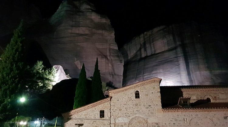 Η Ασματική ακολουθία της «Τριθέκτης» στα ριζά των Μετεώρων