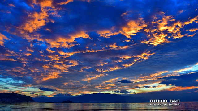 Πήρε “φωτιά” ο ουρανός στο Ναύπλιο – Γιατί συνέβη αυτό; (βίντεο)