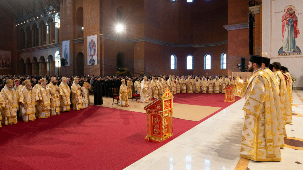 Patriarchs of Jerusalem, Romania concelebrate Divine Liturgy for National Cathedral first patronal feast
