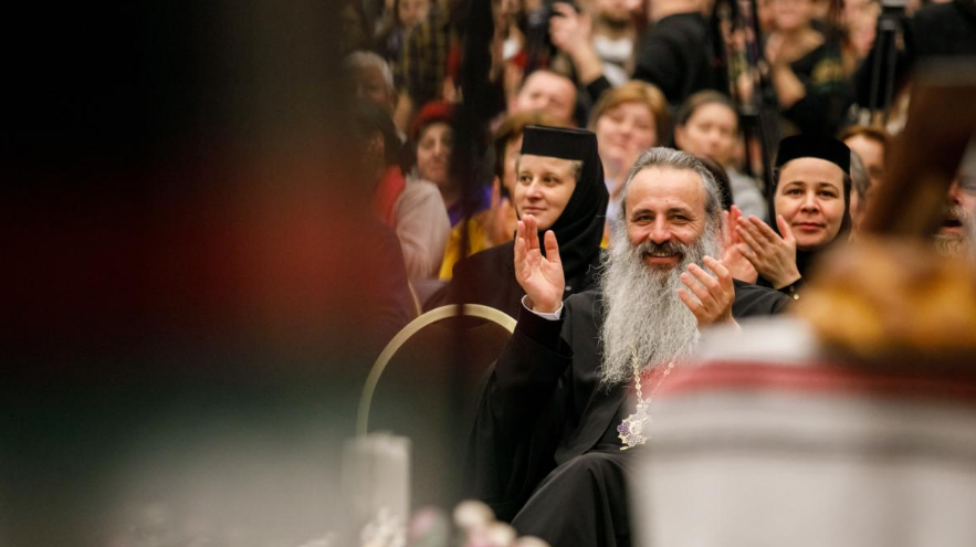 Să ne oprim pentru o clipă din iureșul care ne definește viața – Mitropolitul Teofan despre perioada de Crăciun