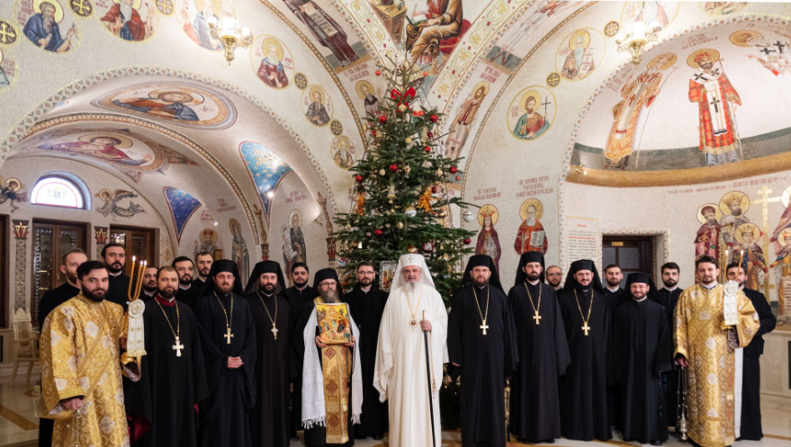 Părinţii slujitori de la Catedrala Patriarhală istorică au vestit Naşterea Domnului Patriarhului României