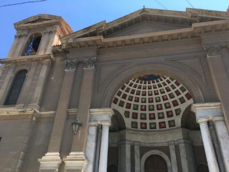 Athinë – Dy të plagosur pas shpërthimit pranë një kishe