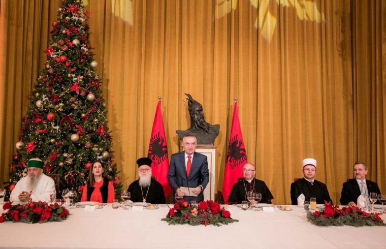 Presidenti Meta në darkën festive të Krishtlindjeve