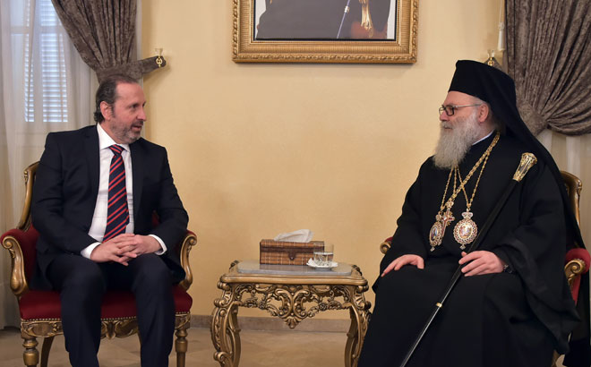 بتكليف من الرئيس الأسد… الوزير عزام يهنئ رؤساء الطوائف المسيحية بعيد الميلاد المجيد