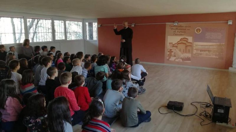 Ученици от столичното 122-ро училище “Никола Лилиев” се запознаха с предстоящия празник Рождество Христово