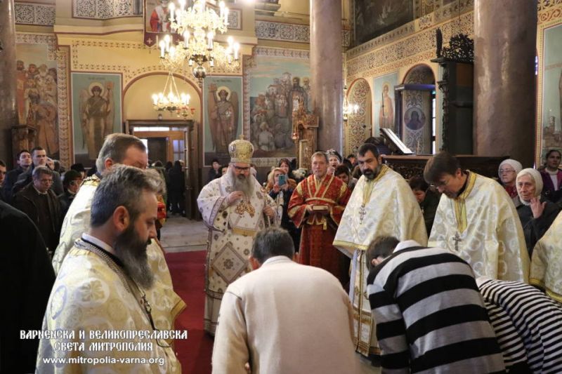 Архиерейска света Литургия и военен ритуал на храмовия празник на храм “Свети Николай”