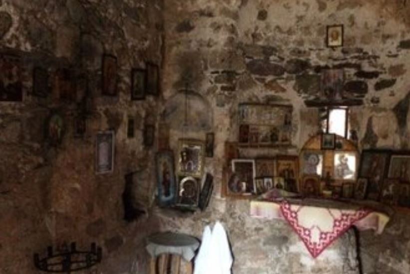 Вековна църква възкръсна край Кюстендил