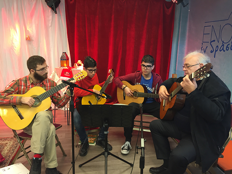 Αρμόνια και κλασσικές κιθάρες στην Ευαγγελίστρια Πειραιώς