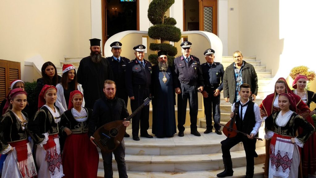 Μαθητές έψαλαν τα κάλαντα στον Μητρ. Ρεθύμνου