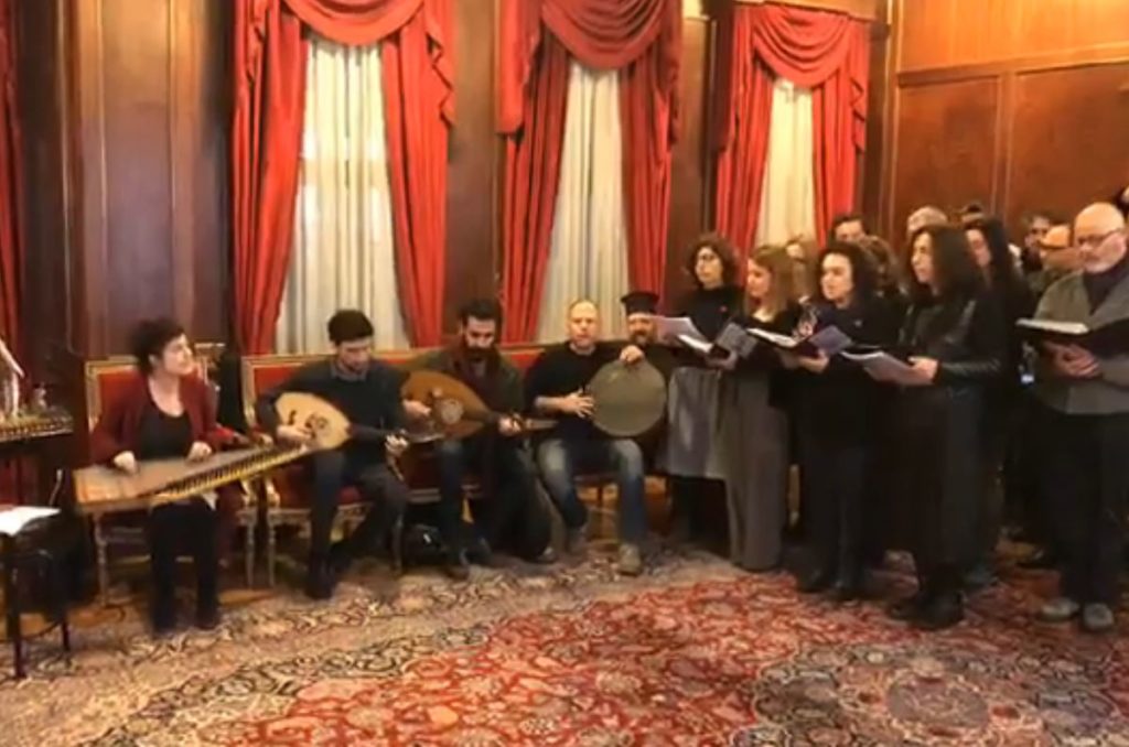 Ο Οικ. Πατριάρχης ακούει Κάλαντα Θράκης και παραδοσιακά