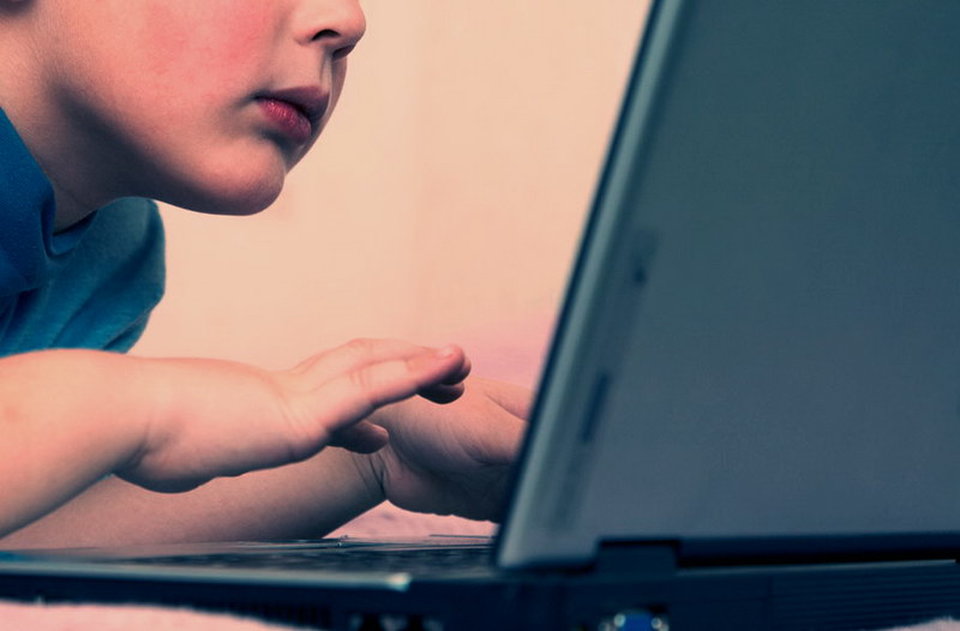 Ψηφιακή Ηρωίνη: Πως οι οθόνες μεταμορφώνουν τα παιδιά