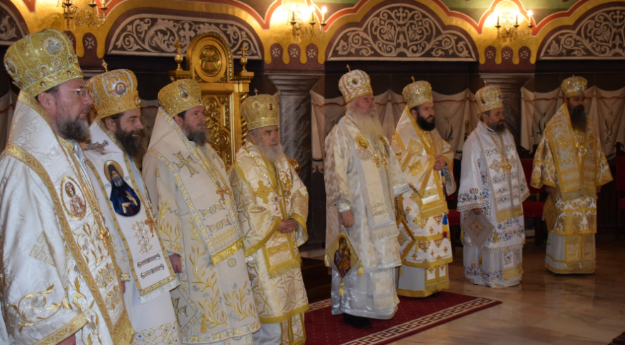 Opt ierarhi au sfințit pictura Catedralei Arhiepiscopale ,,Sfânta Treime” din Arad