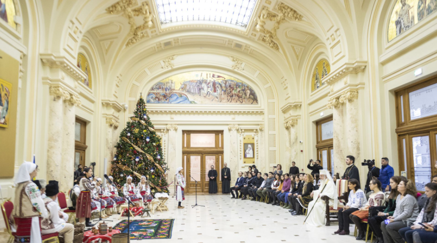 Patriarhul Daniel a premiat elevii câștigători ai Concursului de creație literară „100 de ani în 1000 de cuvinte”