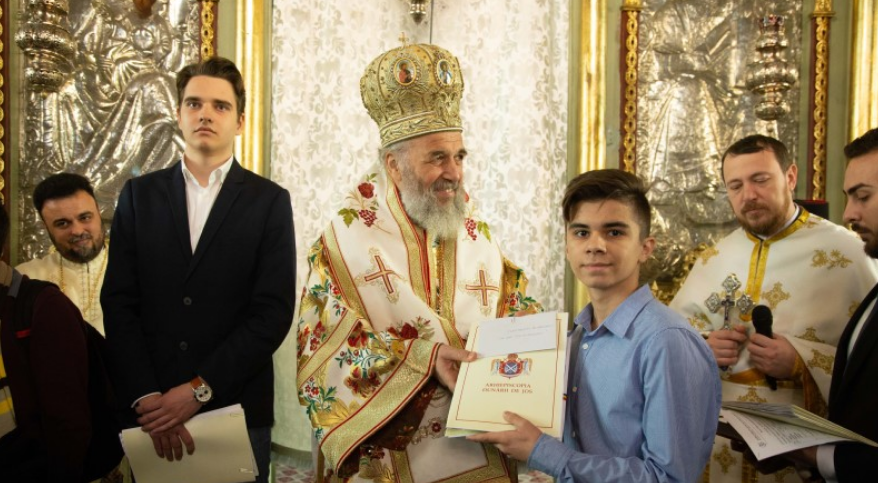 Arhiepiscopul Casian a premiat 10 elevi din Brăila care au excelat la învățătură