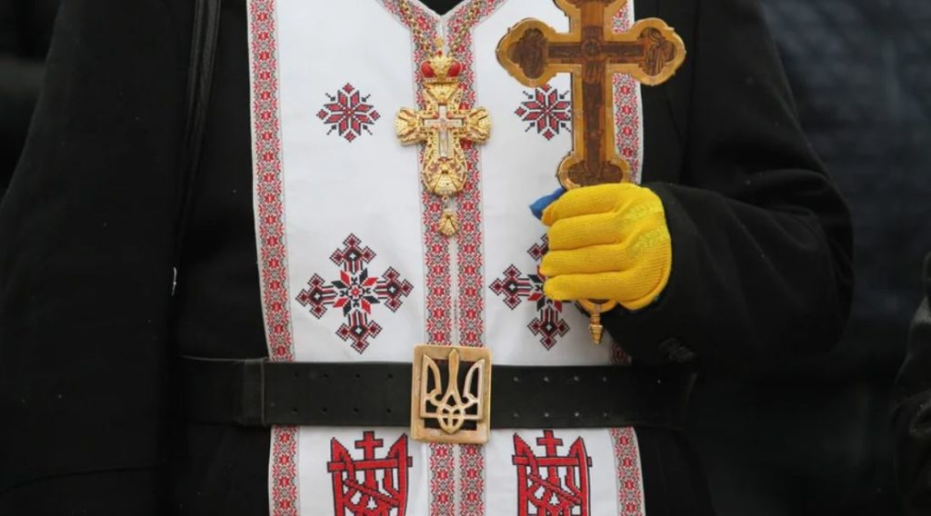 "Чувствую себя Иудой": на "объединительный собор" в Киеве массовку сгоняли обманом, а архиереев – силой. Онлайн