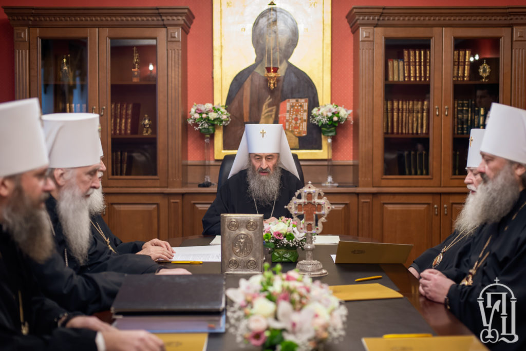 Свети Синод УПЦ ставио двојицу митрополита под забрану свештенослужења